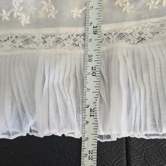 Elegant White Lace Trim Skirt - Picture 4 of 5